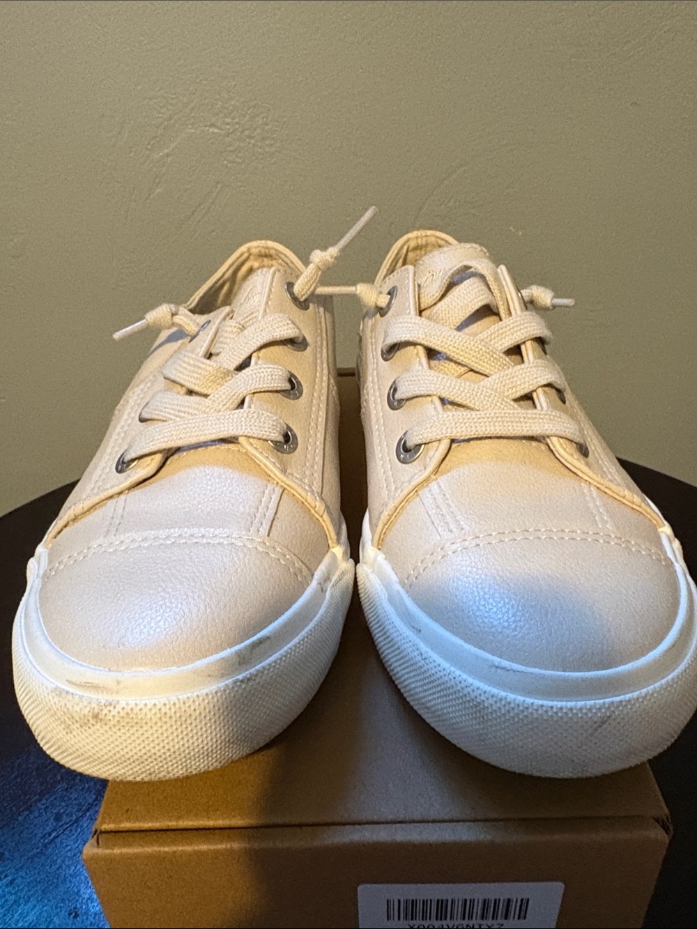Blowfish Malibu Women’s Cream Low-Top Lace-Up Sneakers - Size 8.5